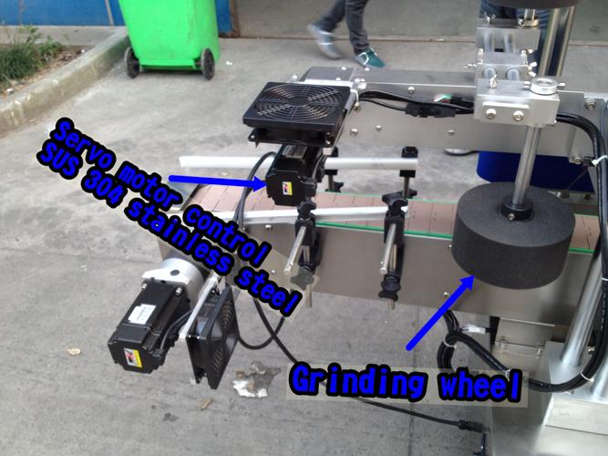 Mesin pelabelan botol kecil mendatar / mesin aplikator label automatik