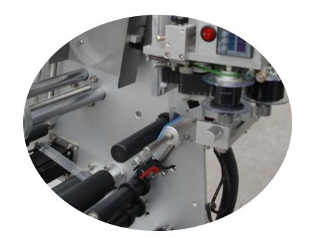 Mesin pelabelan botol kecil 10ml Dengan pelekat label lapisan dua sijil