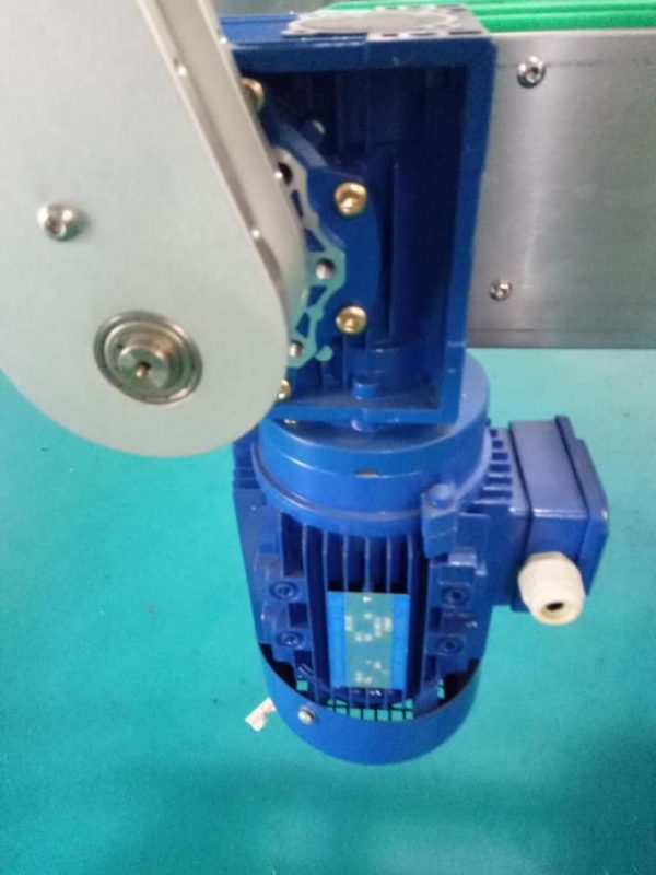 Mesin Pelabelan Pelekat Botol Persegi SUS304 Kabinet Dua Sisi Dengan Produk Penjagaan Diri