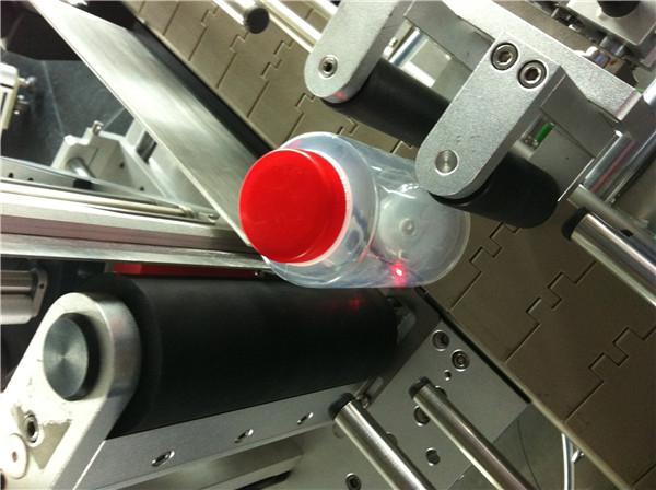 Mesin Pelabelan Pelekat Botol Bulat Pawpaw / Jambu Batu Untuk Ladang Minuman