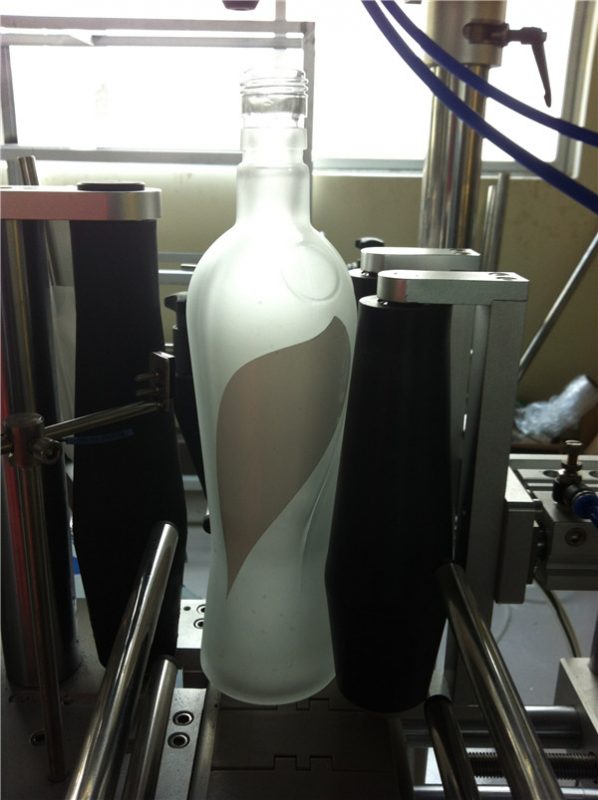 Mesin Pelabel Botol Bulat Industri Minuman Mesin Pelabel Jenis Elektrik