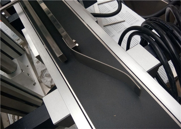 Mesin Pelabelan Teratas CE Untuk Minuman / Minuman / Bahan Kimia / Perubatan Harian