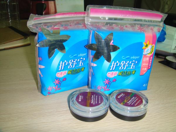 Peralatan Applicator Label Atas Kelajuan 1-50m / min Untuk Permukaan Rata