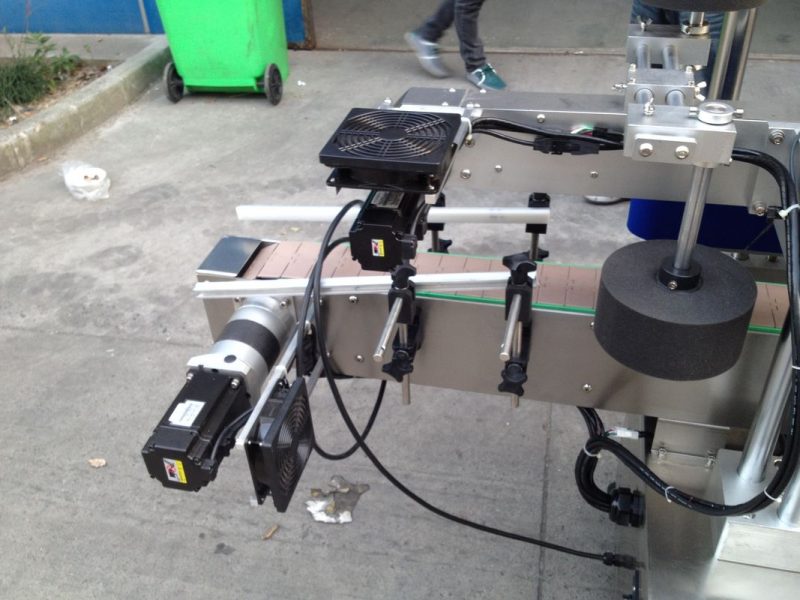 China Mesin Aplikator Label Lem Dingin / Basah Lemak Untuk Botol Bulat 50HZ 380V Bekalan Kuasa