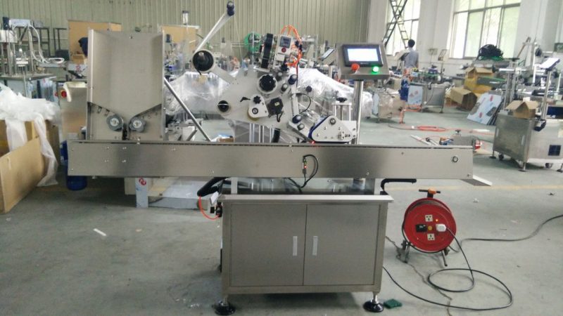 China mesin pelekat label kaleng bulat kecil berkelajuan tinggi, mesin pelekat label botol hitam mata untuk pembekal kosmetik