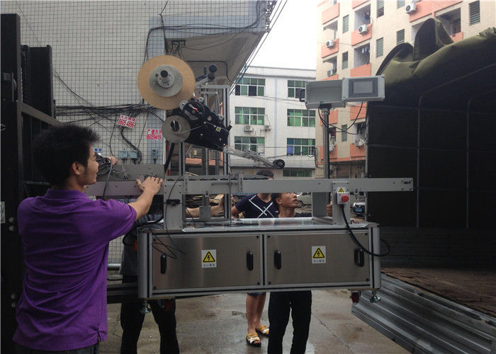 China PLC Touch Screen Automatic Sticker Labeling Machine Comestic Mask / Carton Mask pembekal