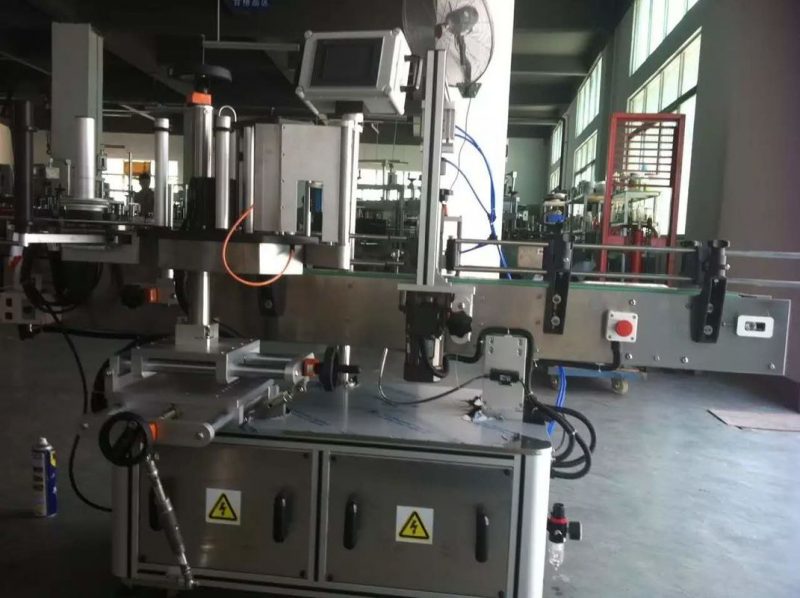 Pembekal Mesin Pelabelan Stiker Botol Bulat Jus Buah / Sayuran China Untuk Industri Minuman