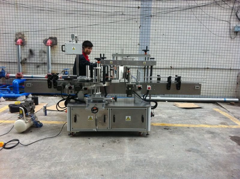 Pembekal Mesin Pelabelan Botol Bulat pelekat automatik penuh untuk pembekal depan dan belakang Botol Pet